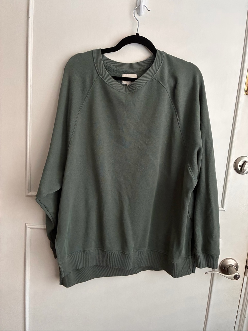 American Eagle Outfitters Women's Crewneck Sweatshirt in Sage Green